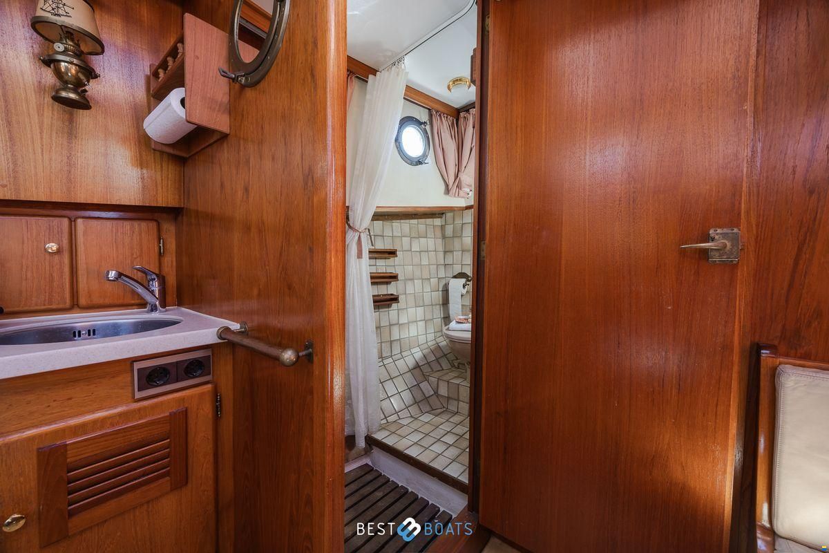 Linssen St. Jozef 1050 Salon AK-L