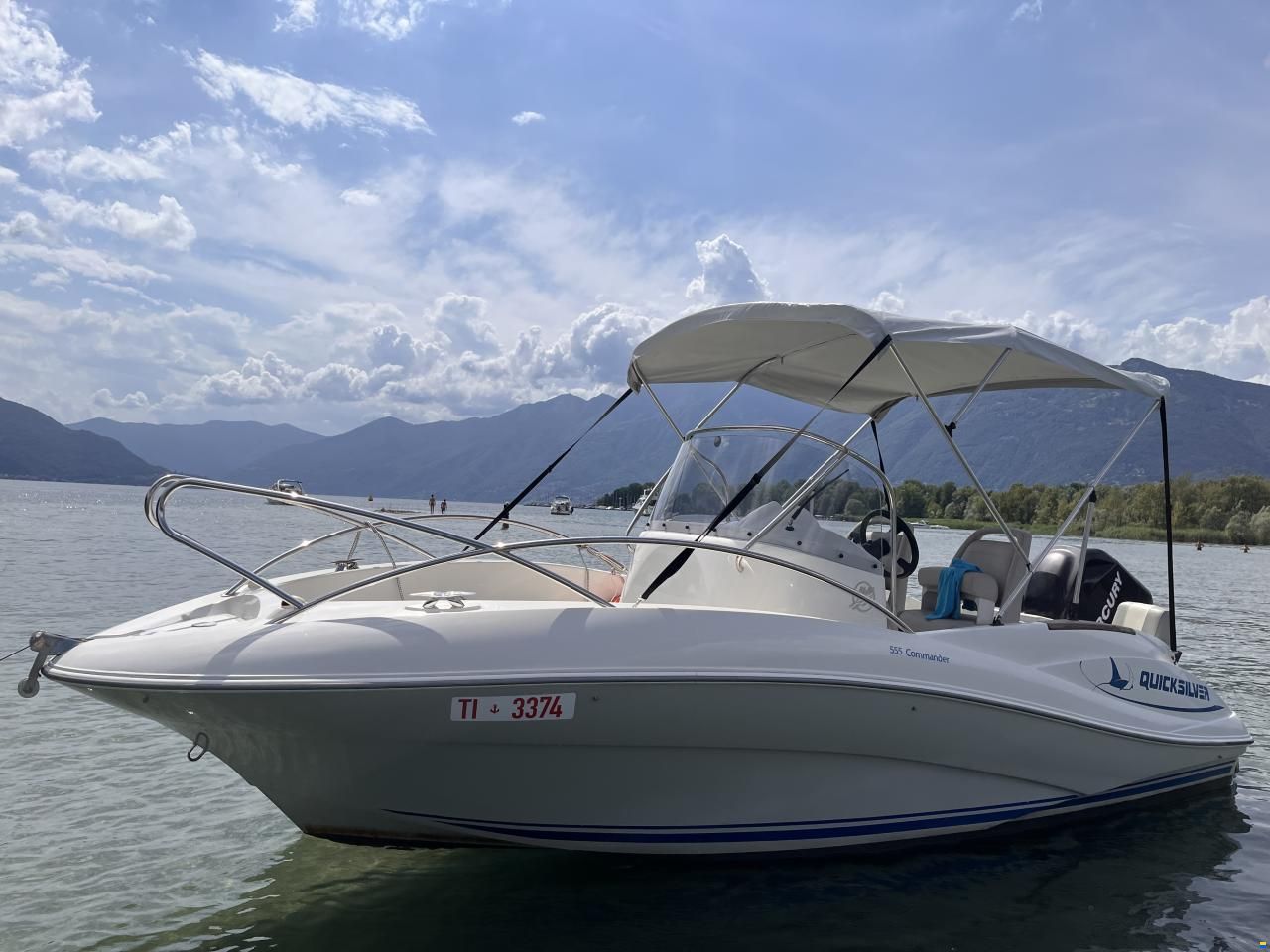 Quicksilver 555 Commander