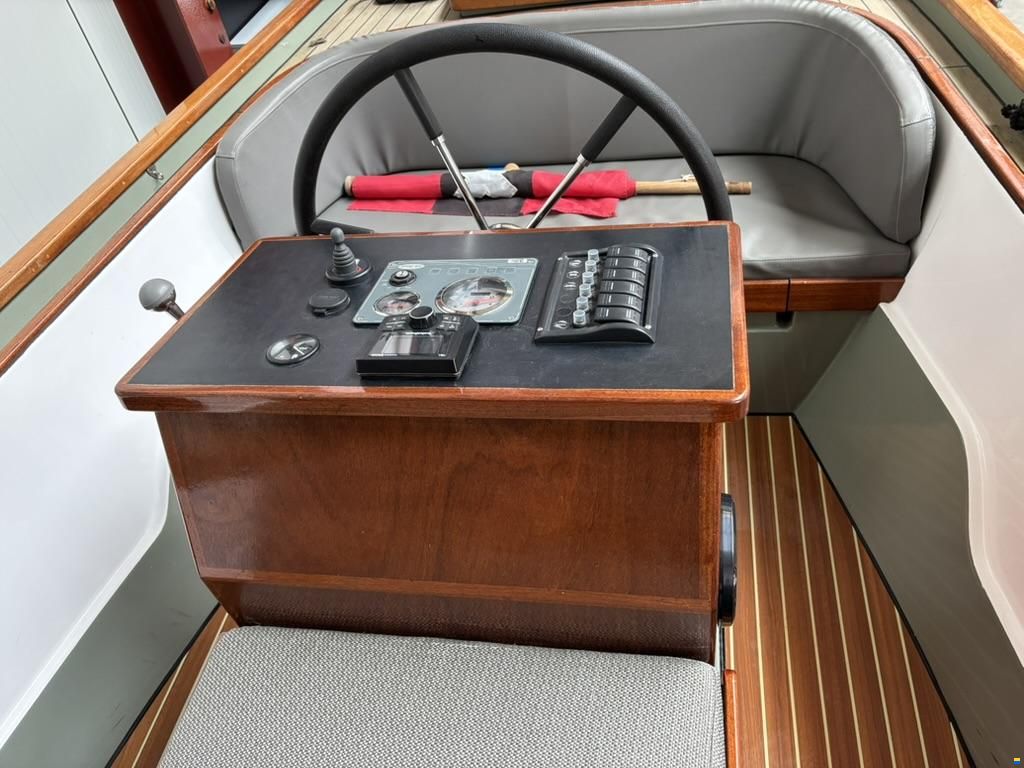 Victoria 700