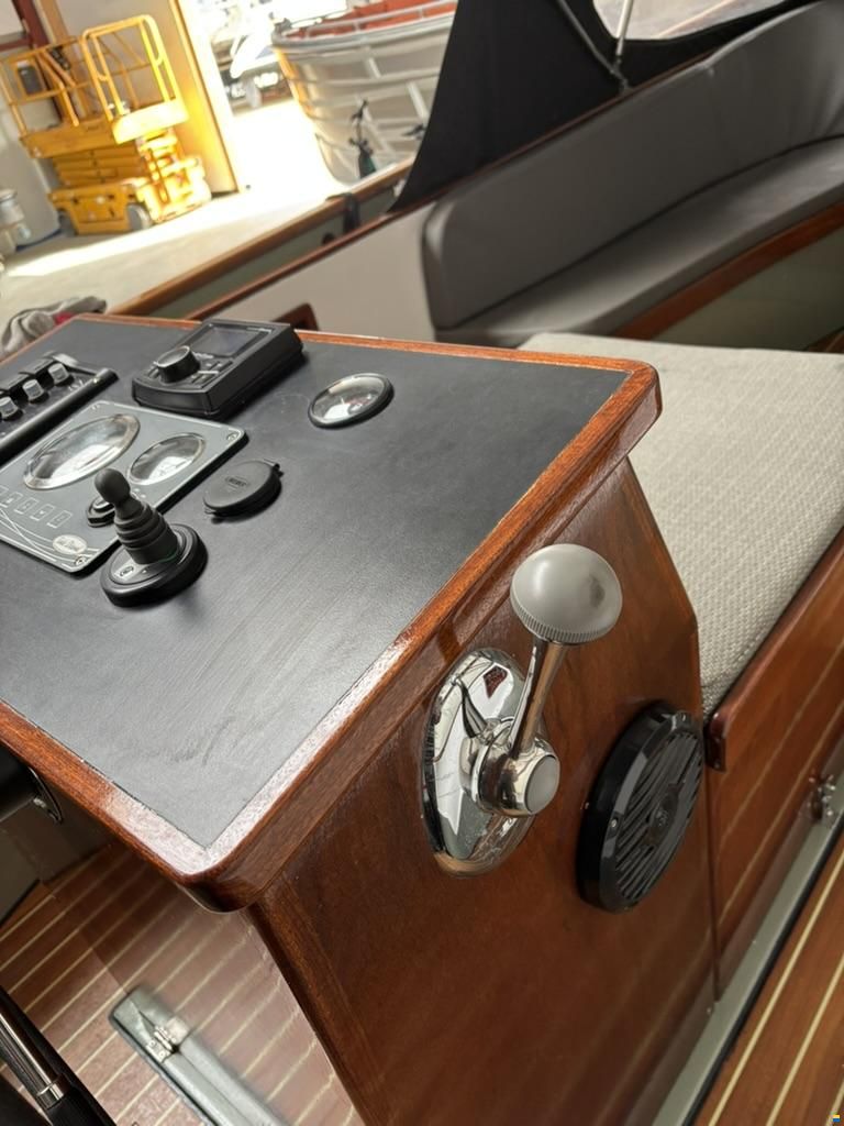 Victoria 700