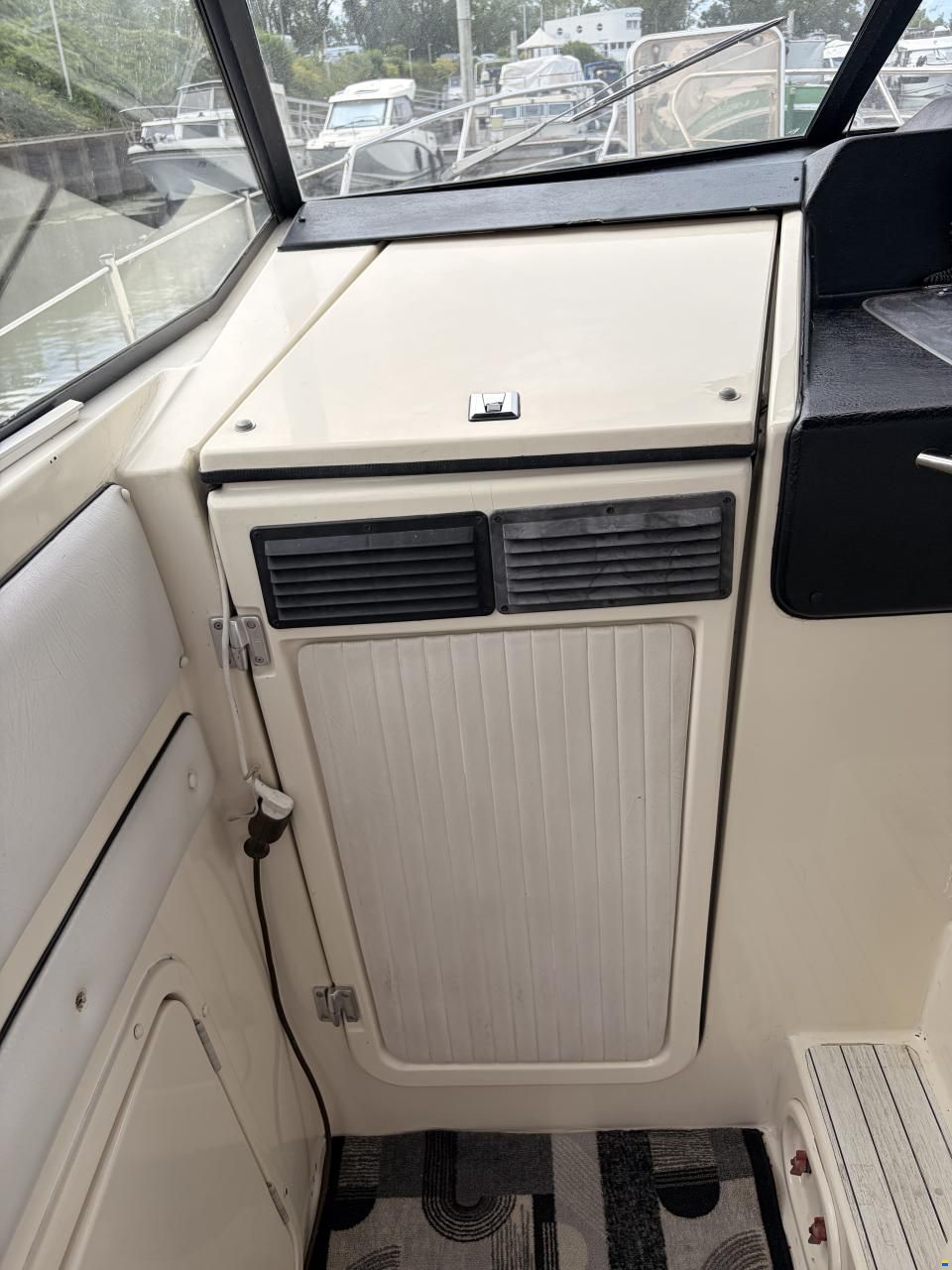 Sealine Confi 28 Family