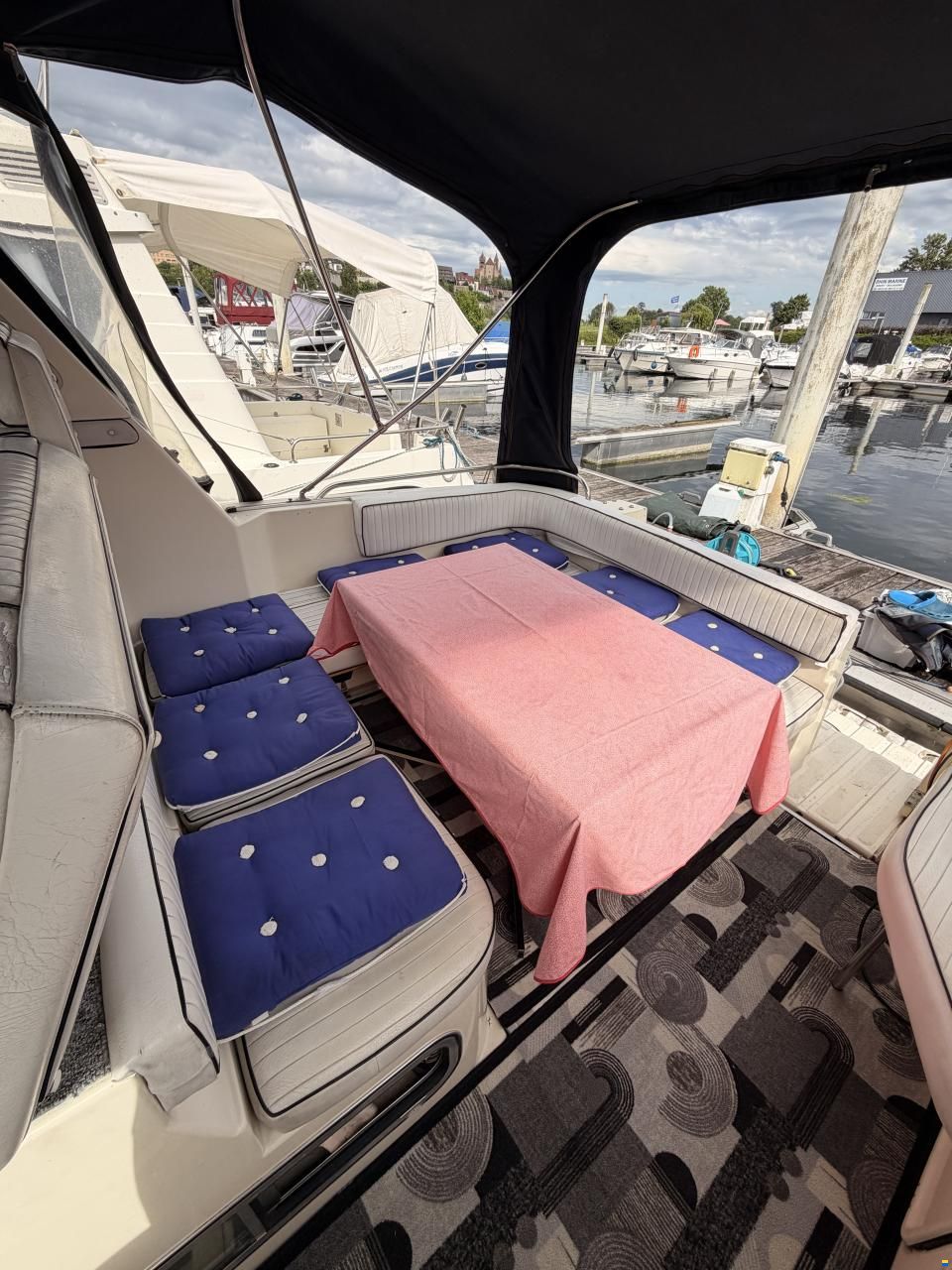 Sealine Confi 28 Family