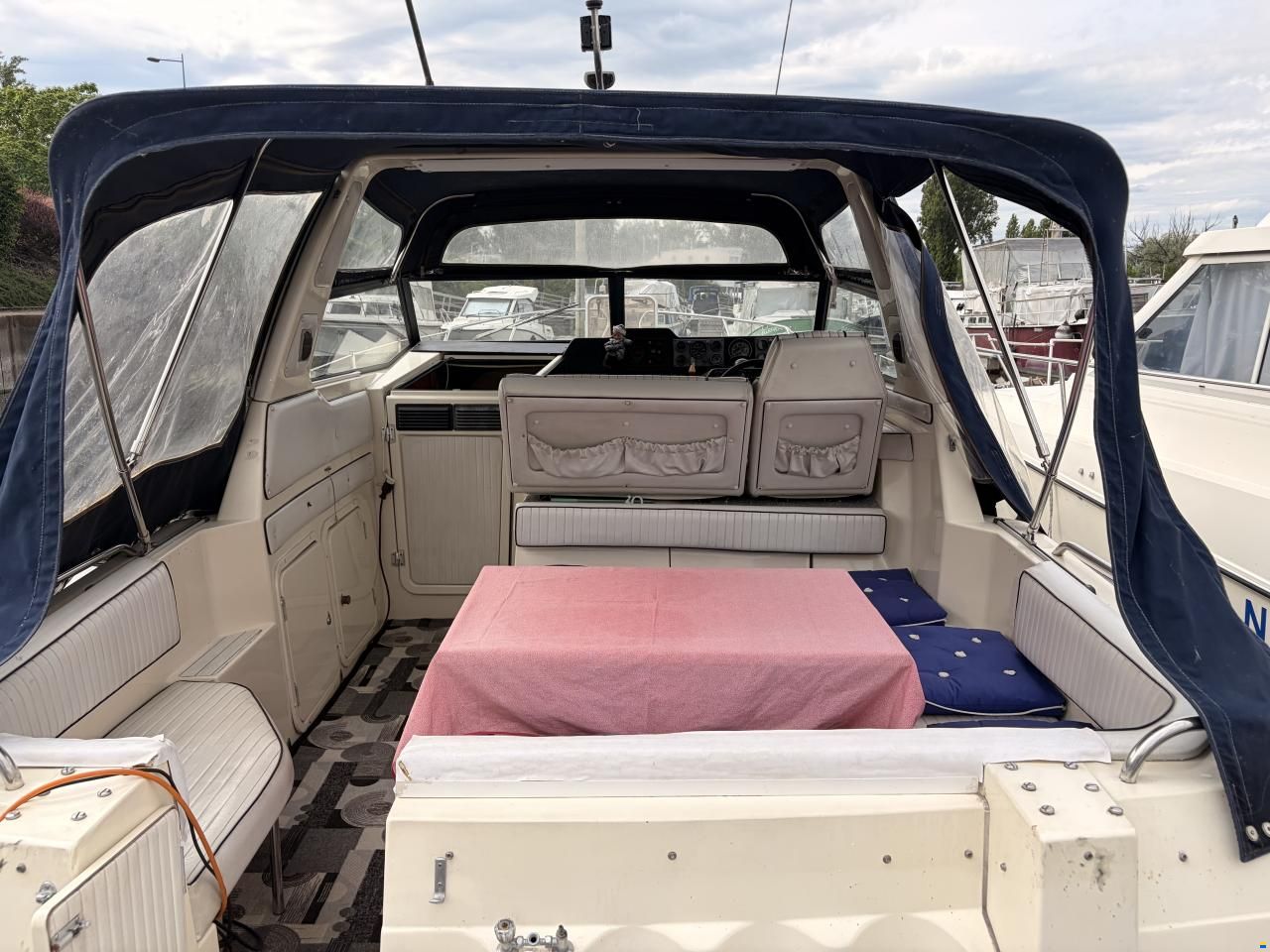 Sealine Confi 28 Family