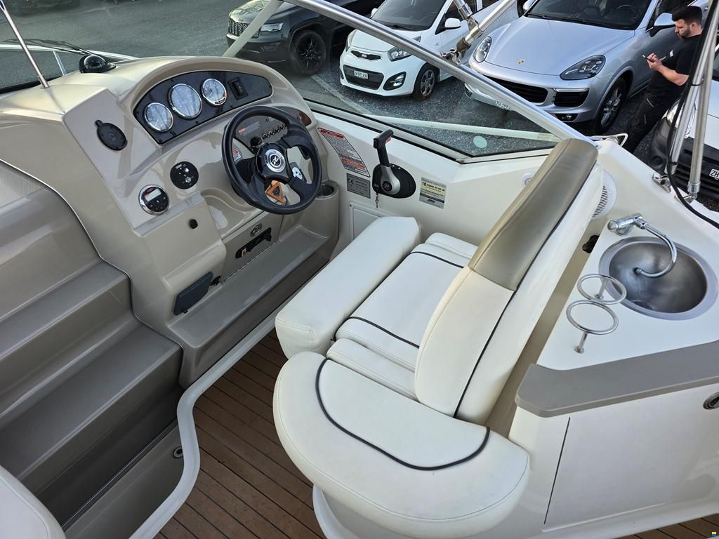 Sea Ray 240 DA Sundancer
