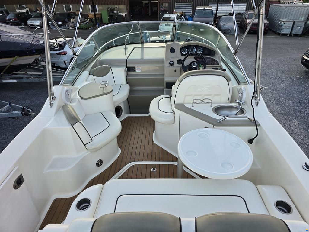 Sea Ray 240 DA Sundancer