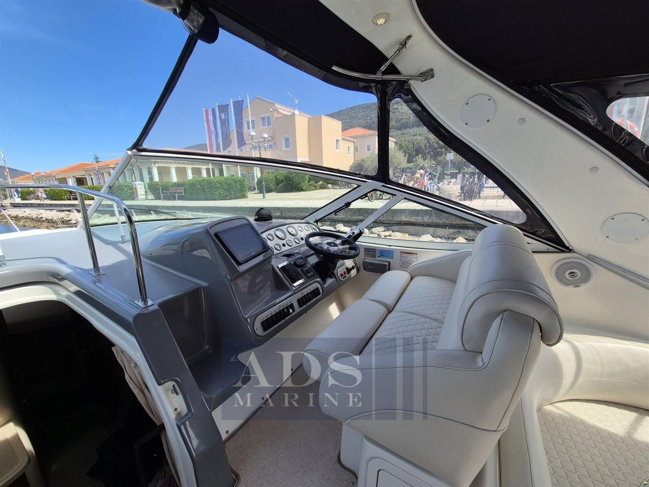 Cruiser Yachts 340 Express