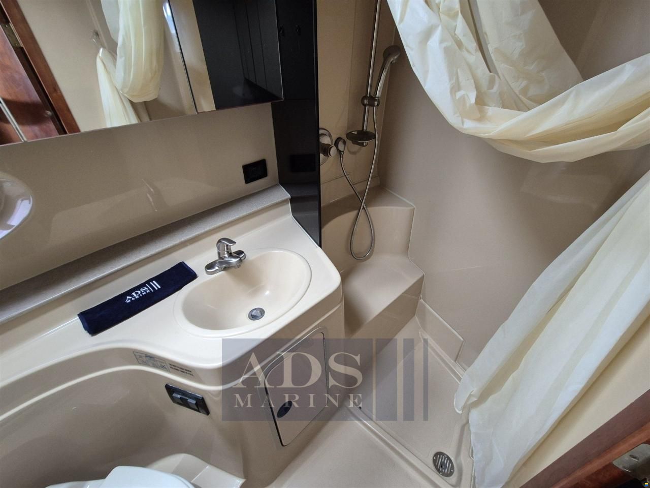 Cruiser Yachts 340 Express