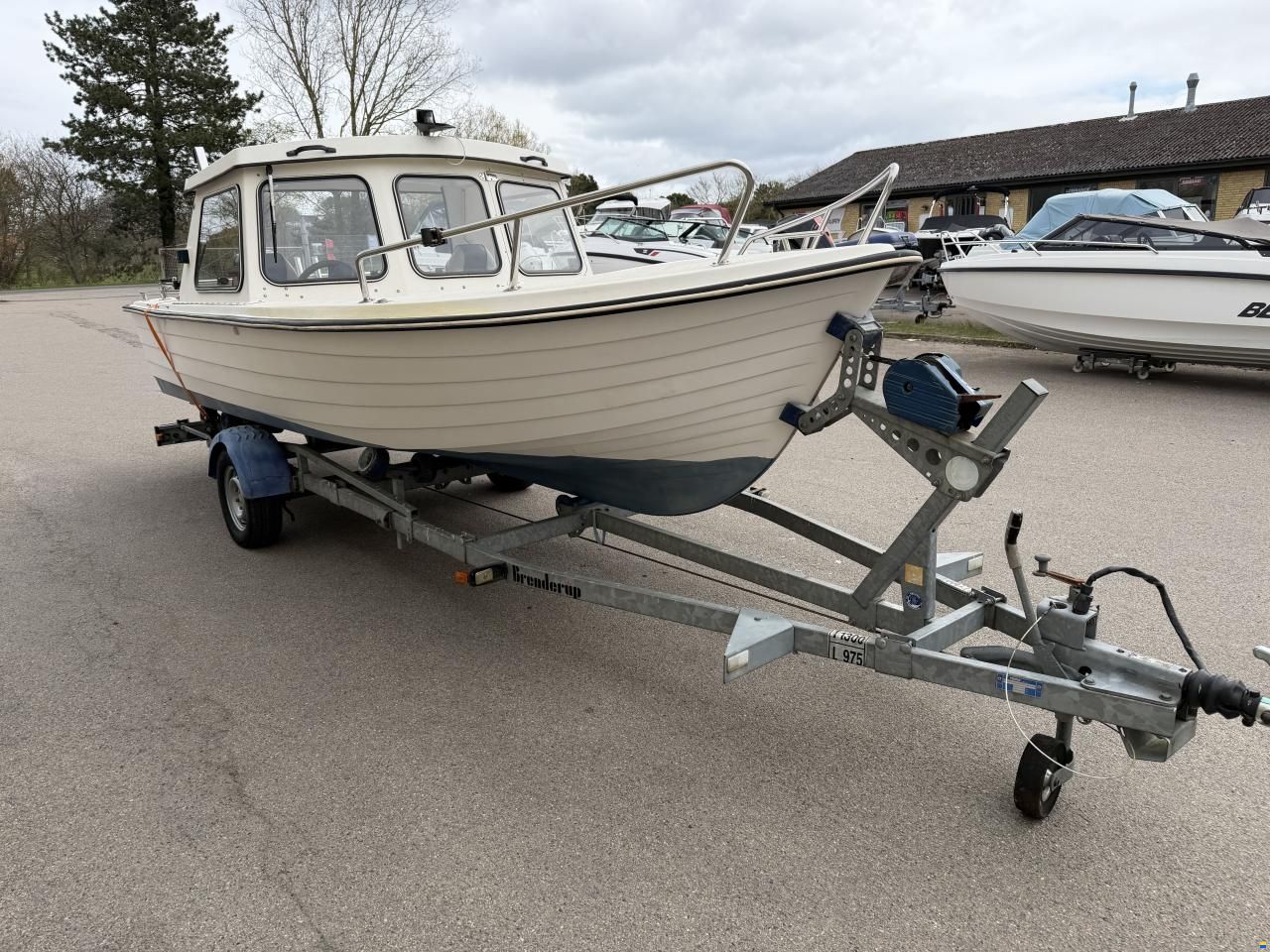 Uttern ????️ Uttern 5600 MR med Suzuki 50 HK KU