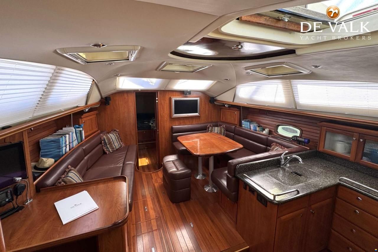 Hunter Marine 50 Center Cockpit