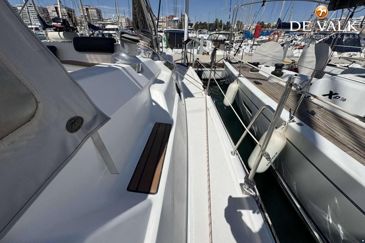 Hunter Marine 50 Center Cockpit