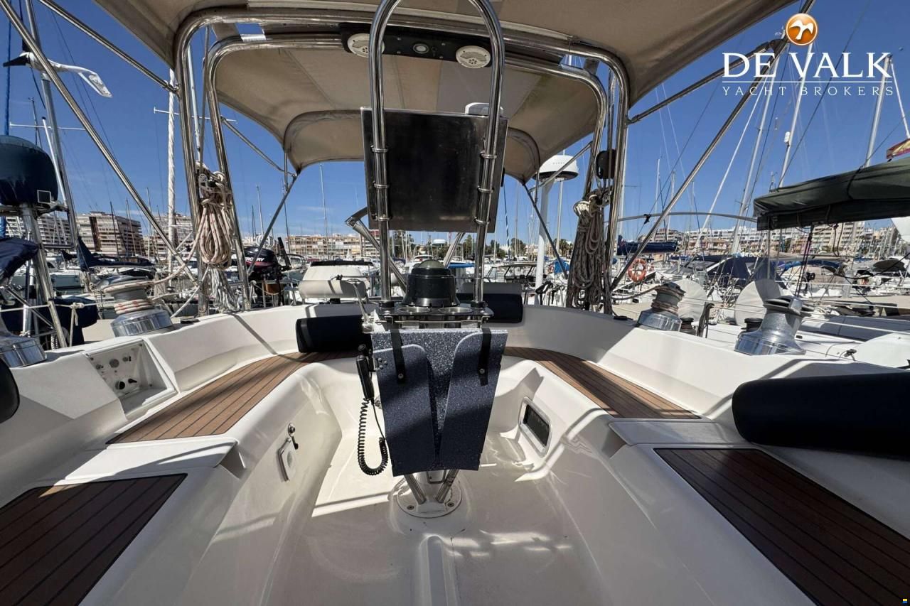 Hunter Marine 50 Center Cockpit