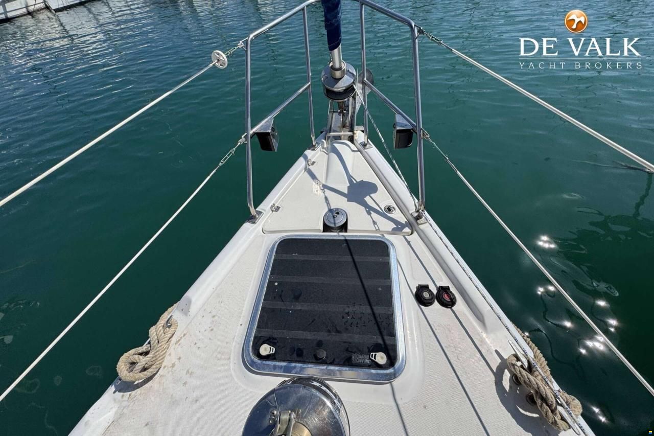 Hunter Marine 50 Center Cockpit