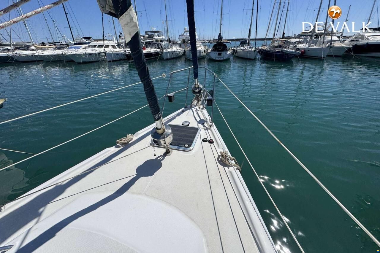 Hunter Marine 50 Center Cockpit