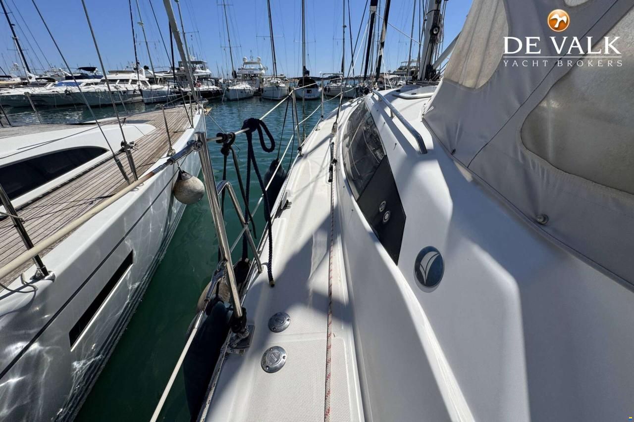Hunter Marine 50 Center Cockpit