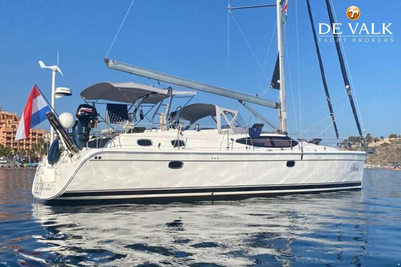 Hunter Marine 50 Center Cockpit