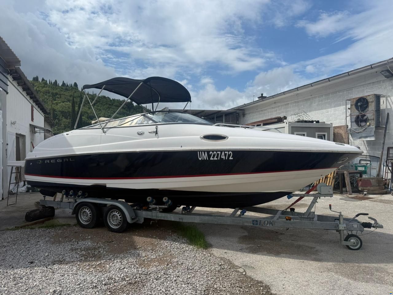 Regal 2450 Cuddy
