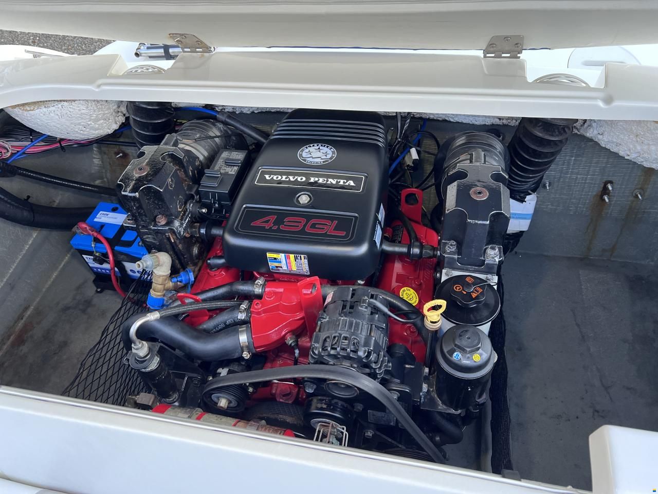 Glastron GT185