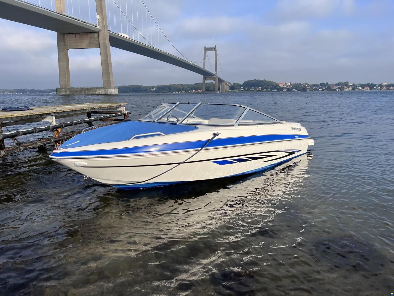 Glastron GT185