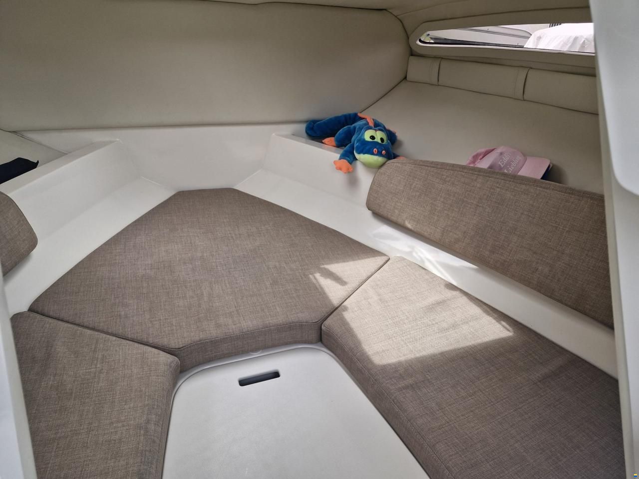 Bayliner VR5 Cuddy