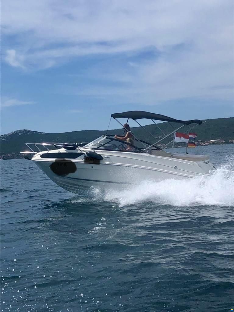 Bayliner VR5 Cuddy