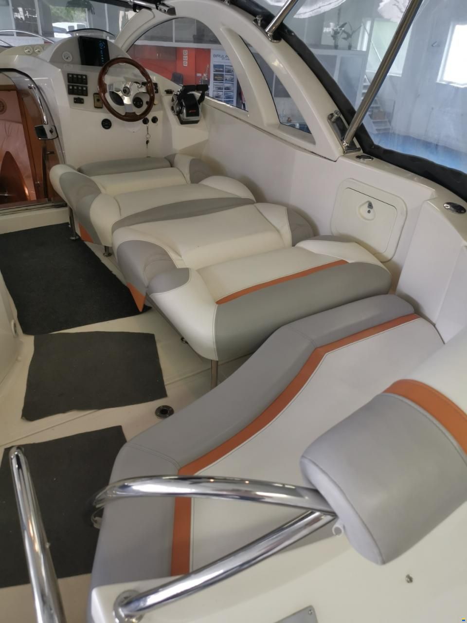 Quicksilver 890