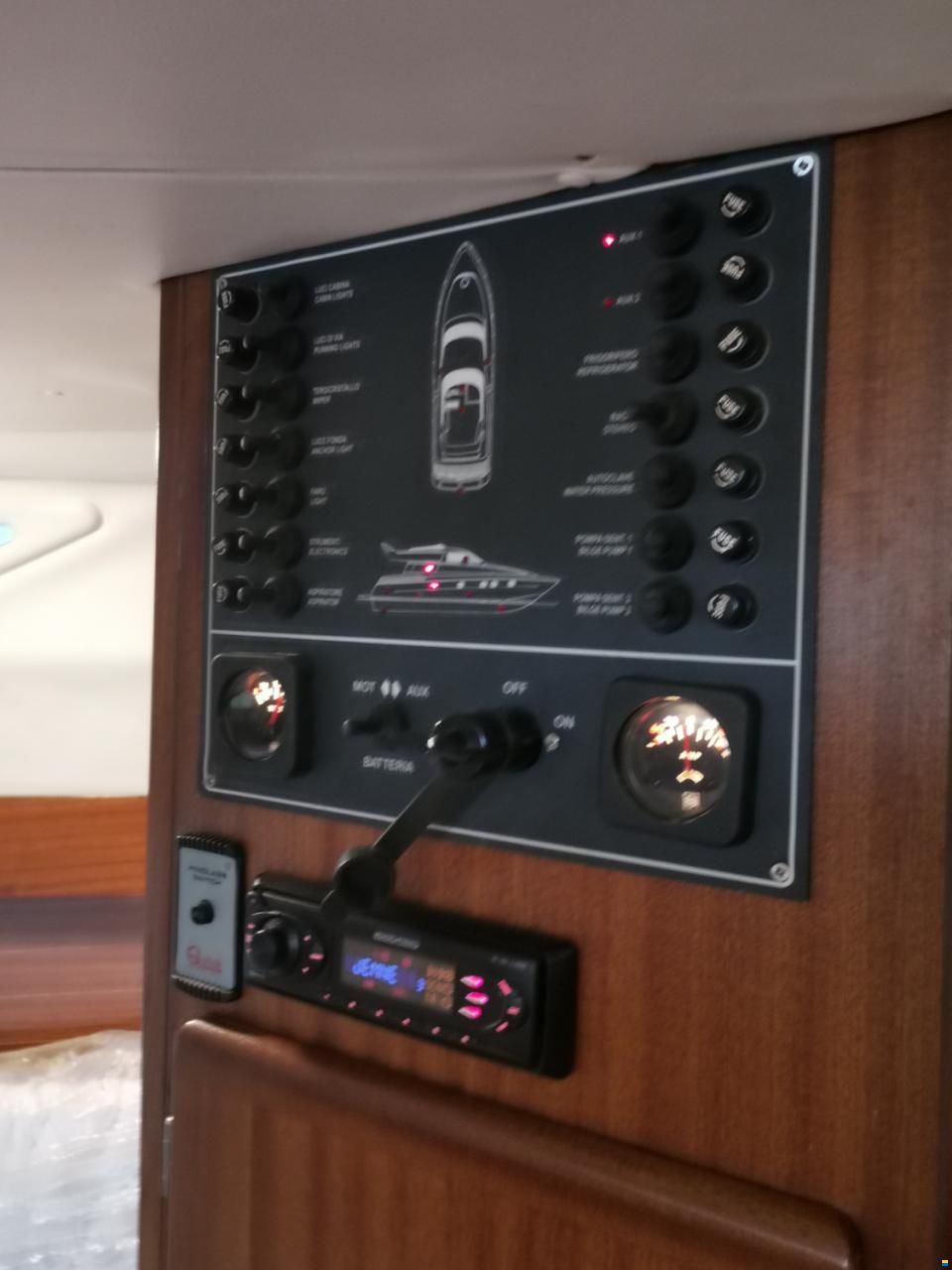 Quicksilver 890