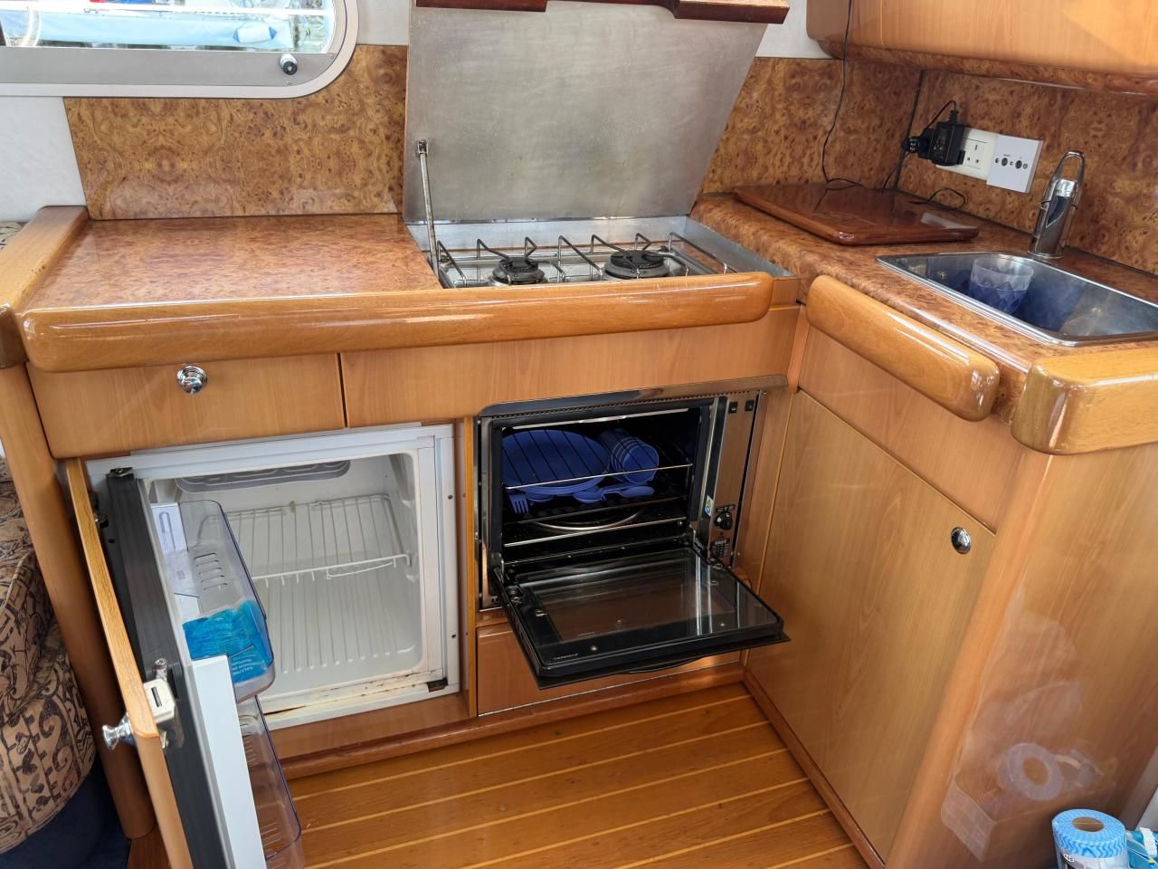 Sealine F330 Statesman