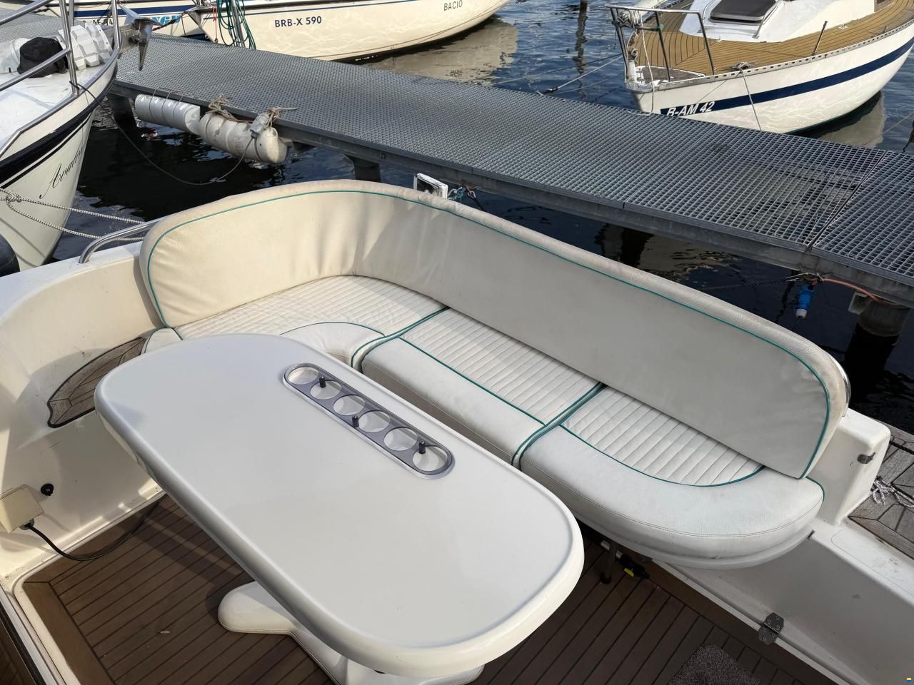 Sealine F330 Statesman