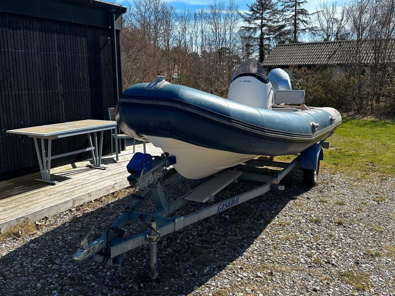 Valiant V520