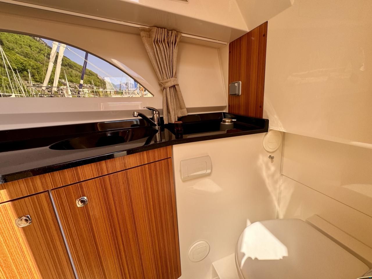 Marex 320 AFT Cabin Cruiser