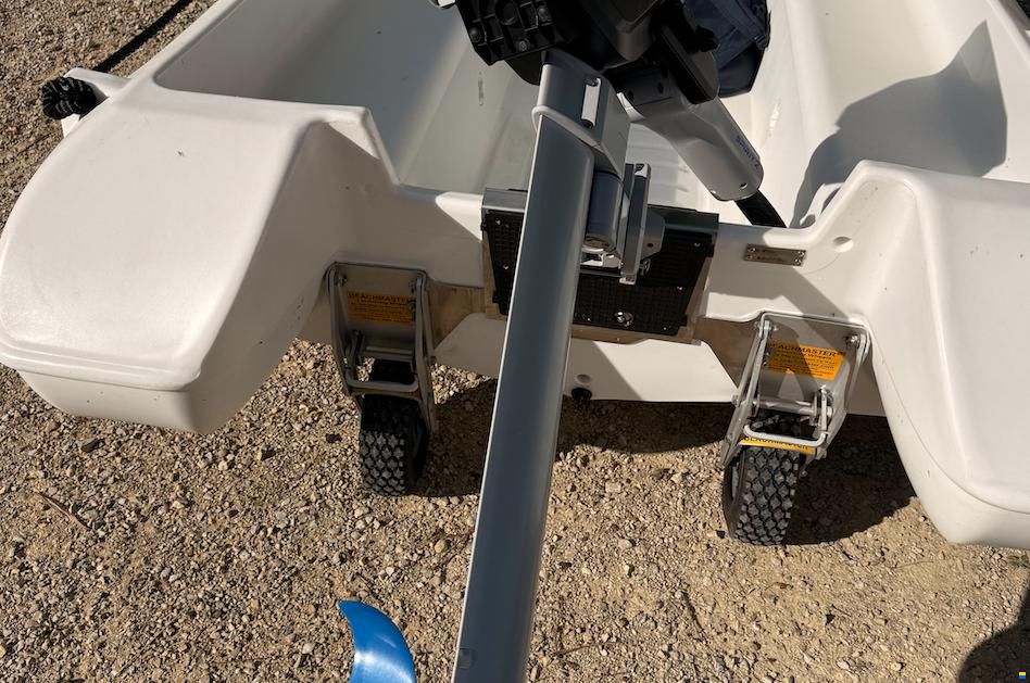 Whaly 270 - Robustes HDPE Boot in Weiss