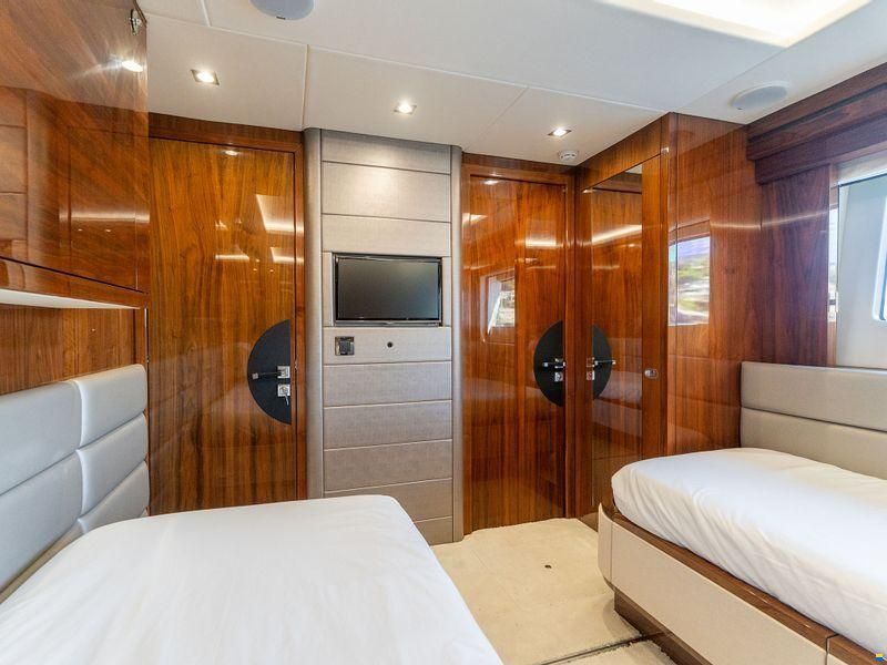 Sunseeker 86 Yacht