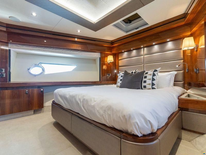 Sunseeker 86 Yacht