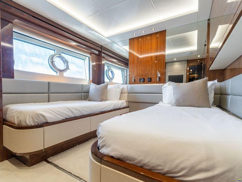 Sunseeker 86 Yacht