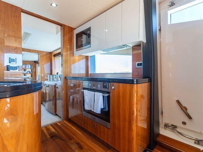 Sunseeker 86 Yacht