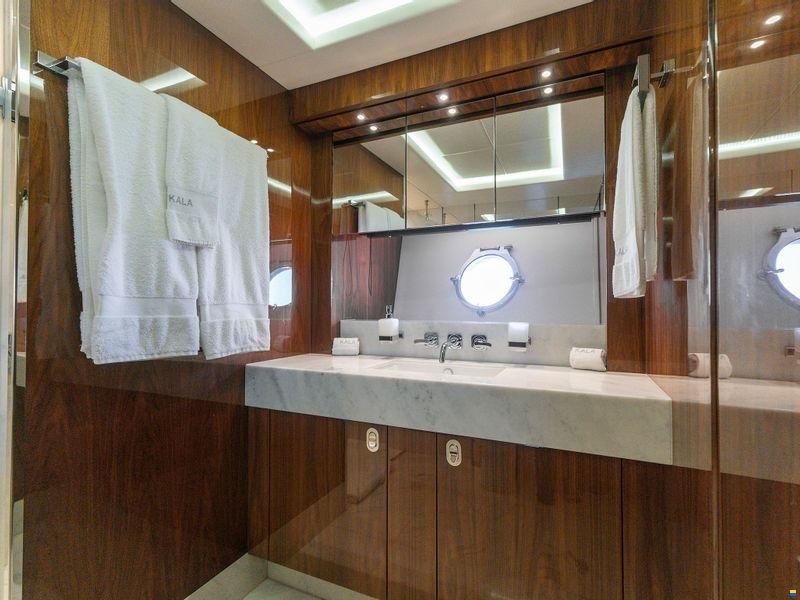 Sunseeker 86 Yacht