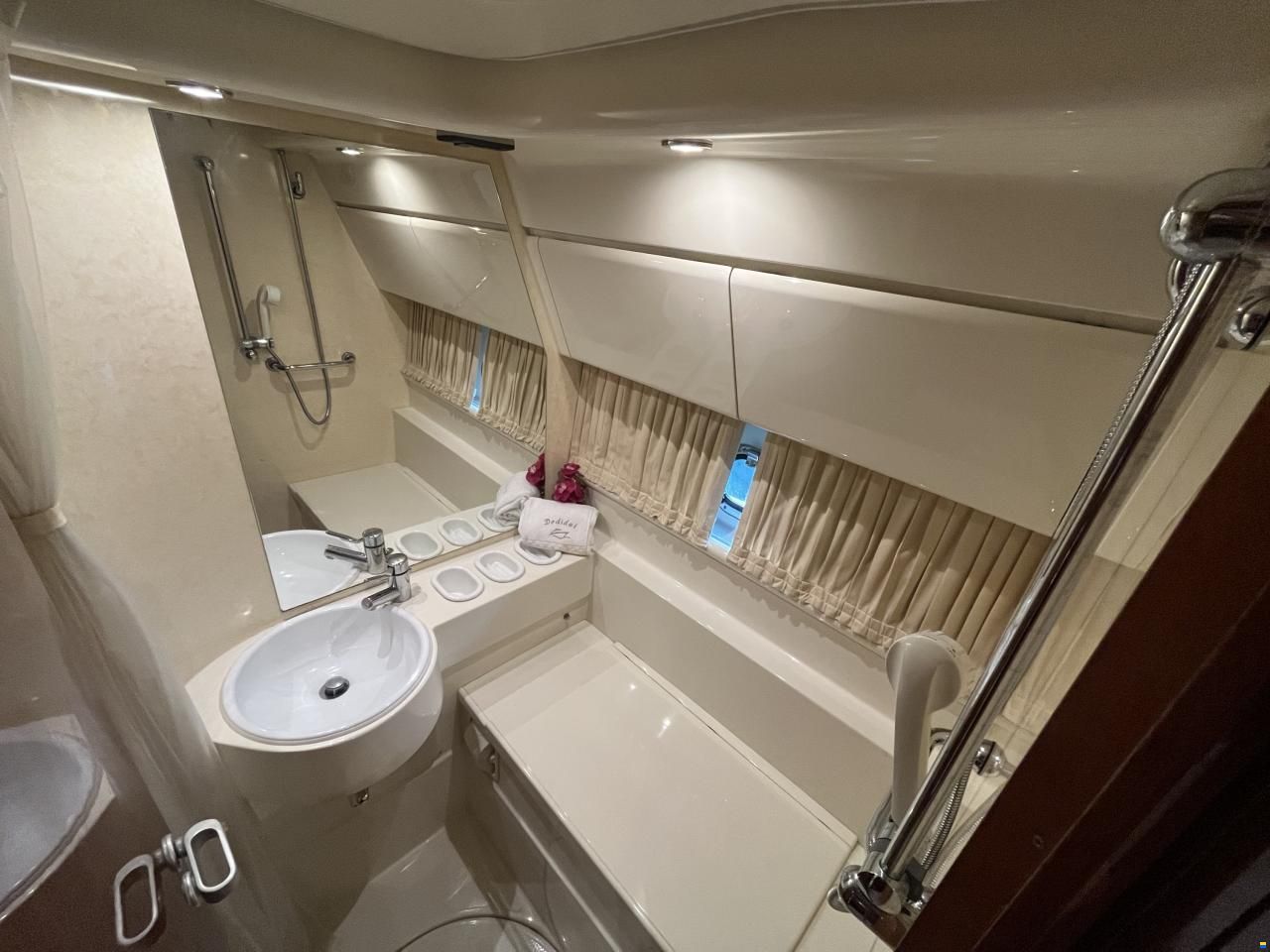 Ferretti 43