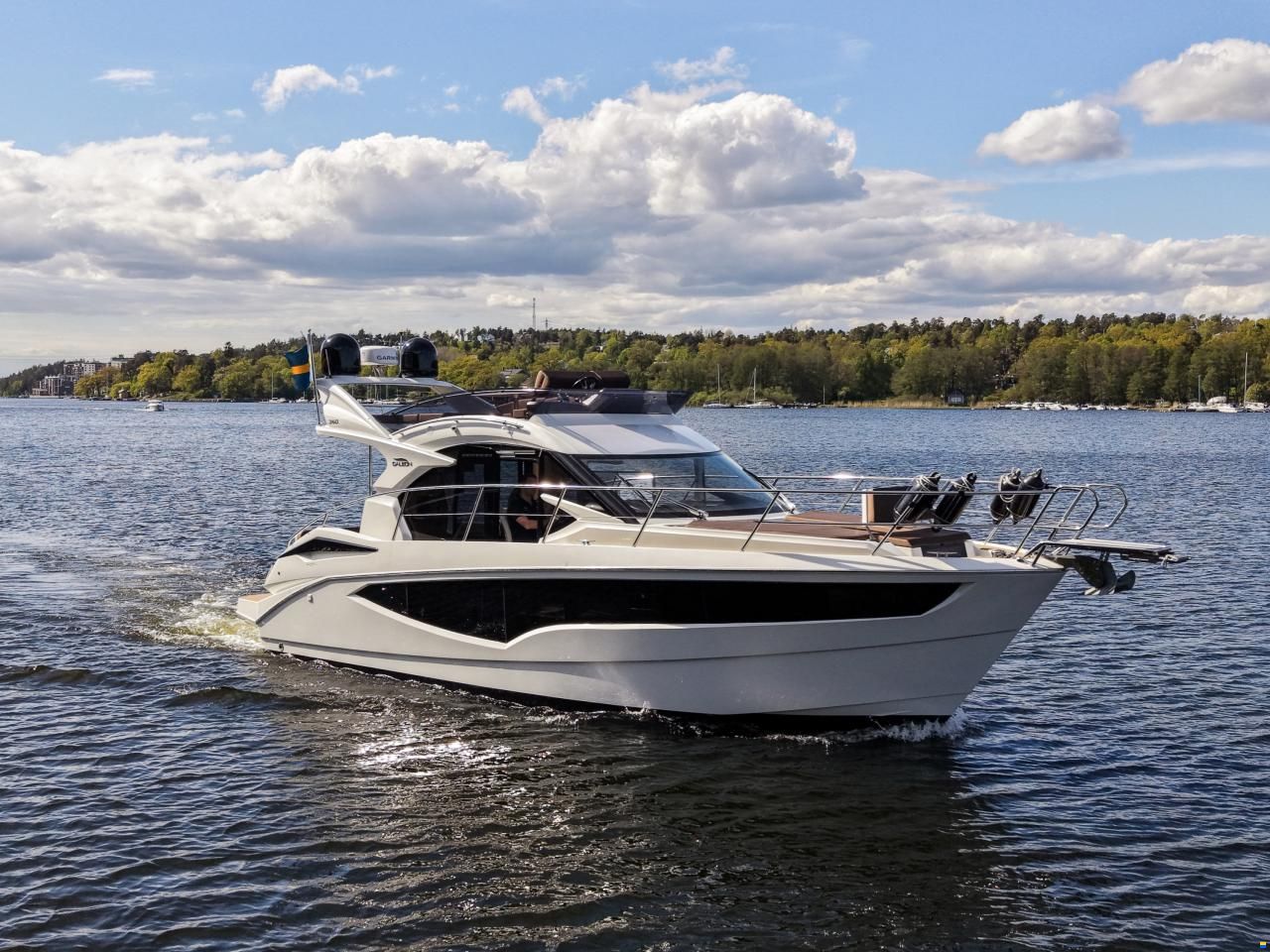 Galeon 360 Fly