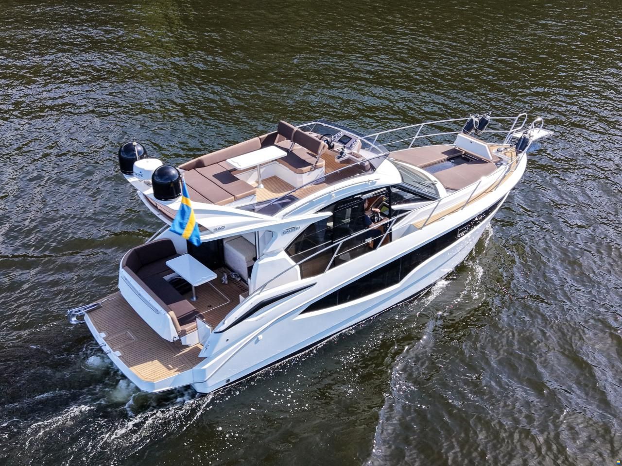 Galeon 360 Fly