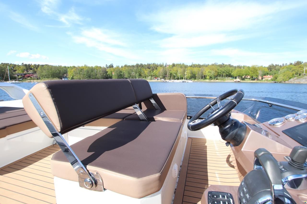 Galeon 360 Fly