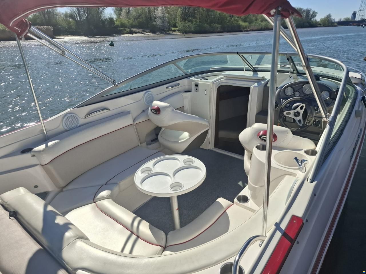 Rinker 246 Captiva Cuddy
