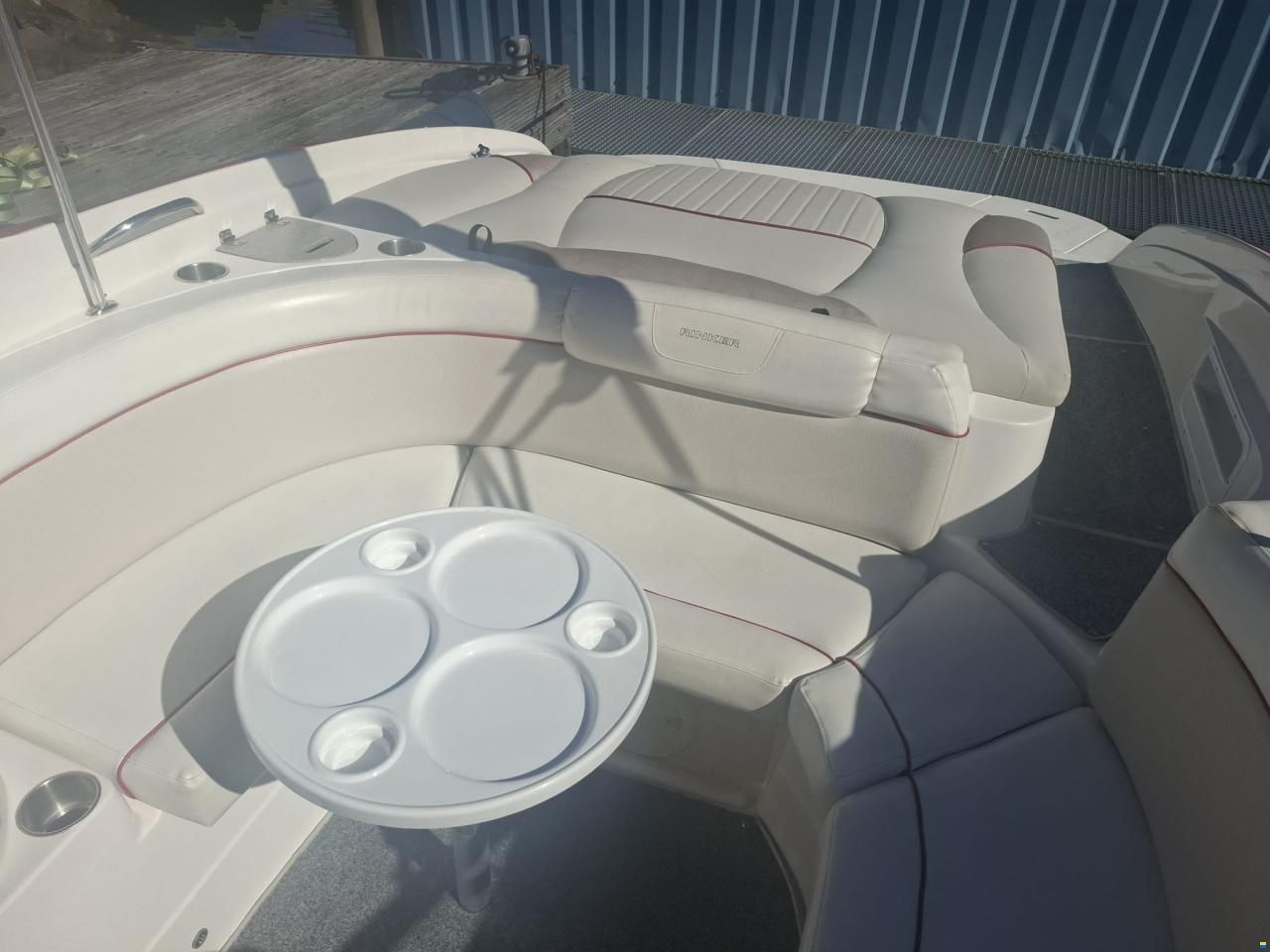 Rinker 246 Captiva Cuddy