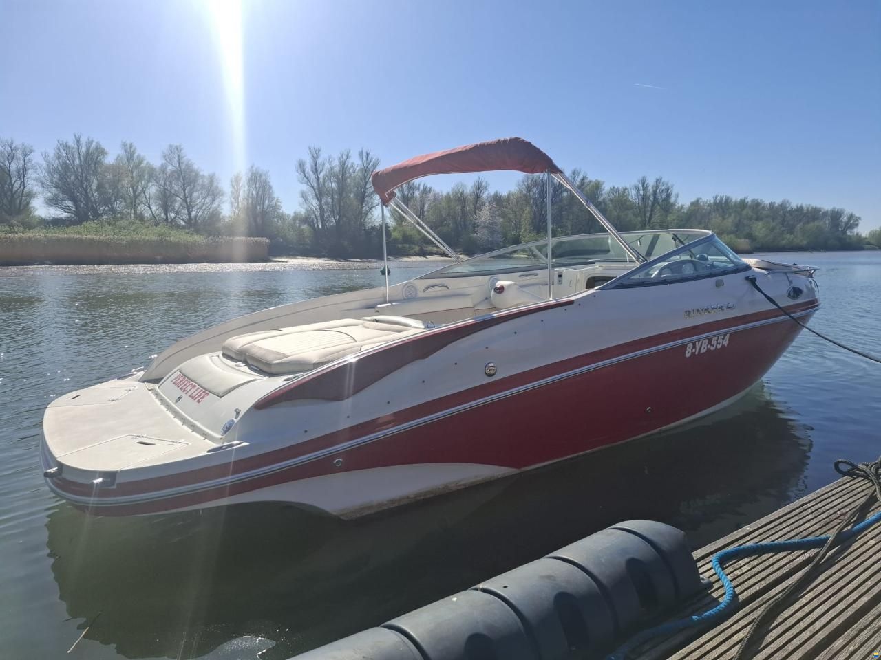 Rinker 246 Captiva Cuddy