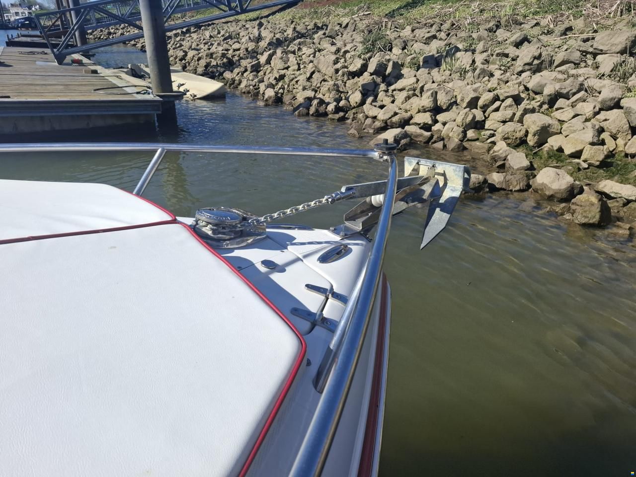 Rinker 246 Captiva Cuddy