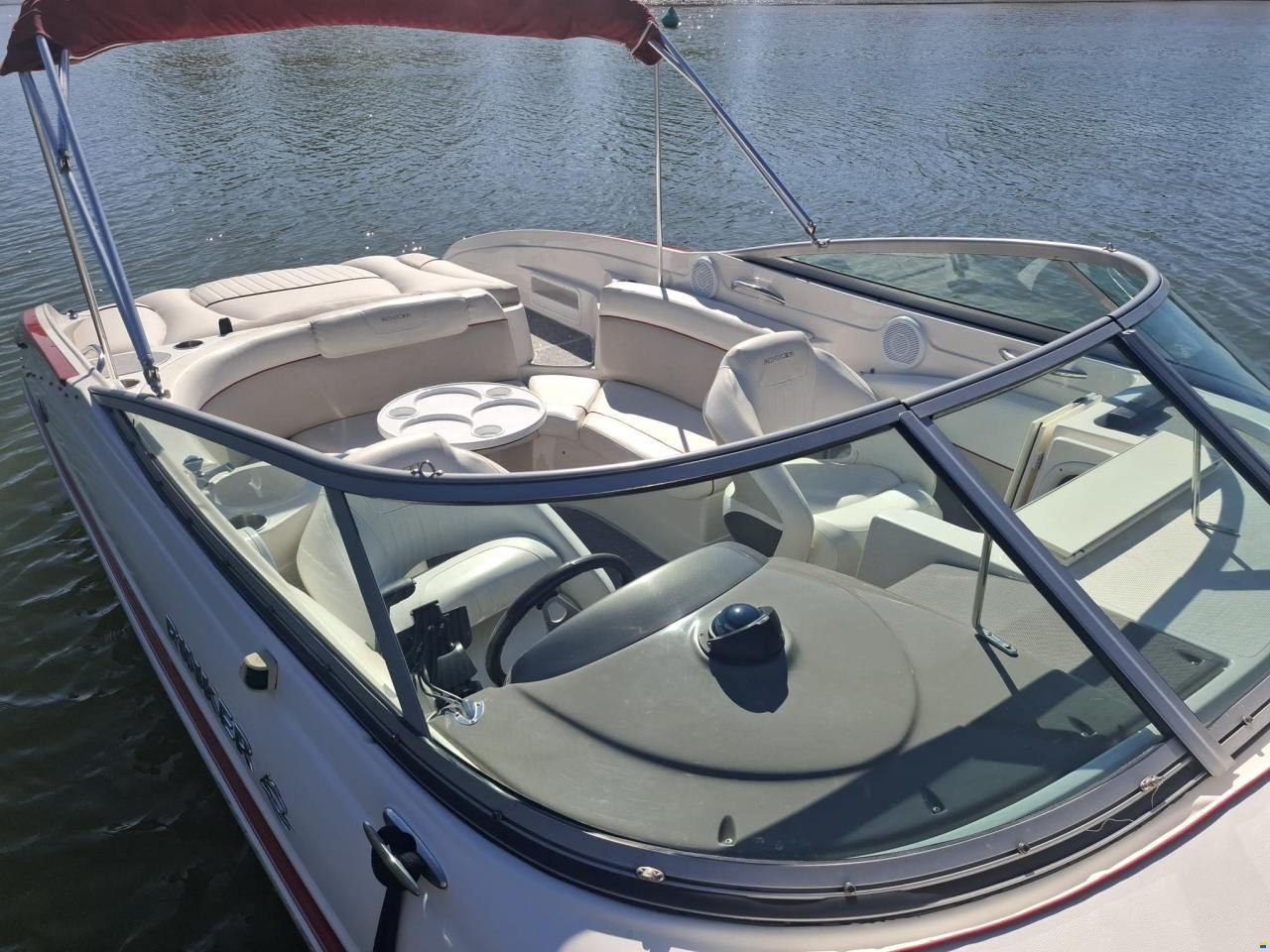 Rinker 246 Captiva Cuddy