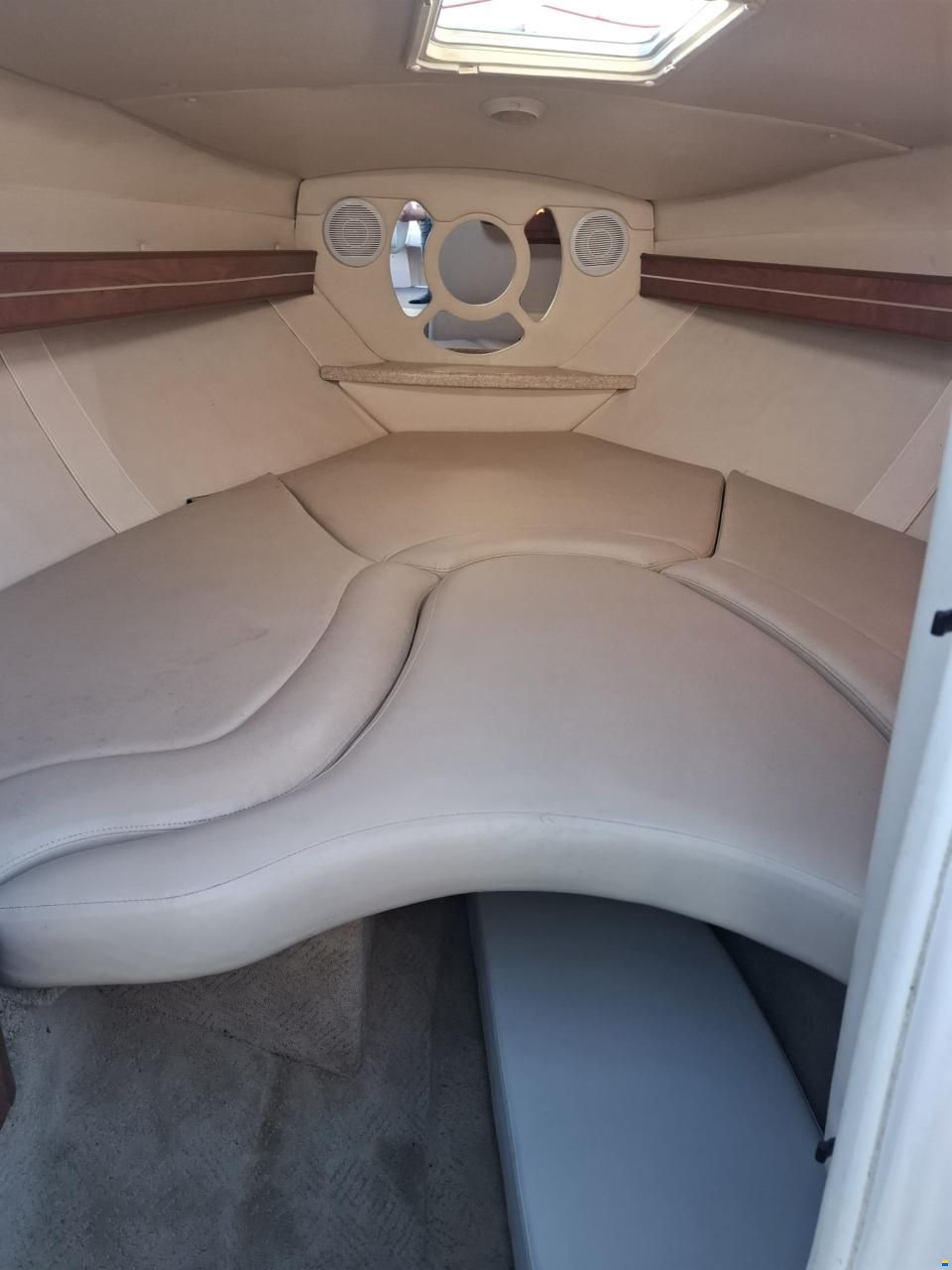 Rinker 246 Captiva Cuddy
