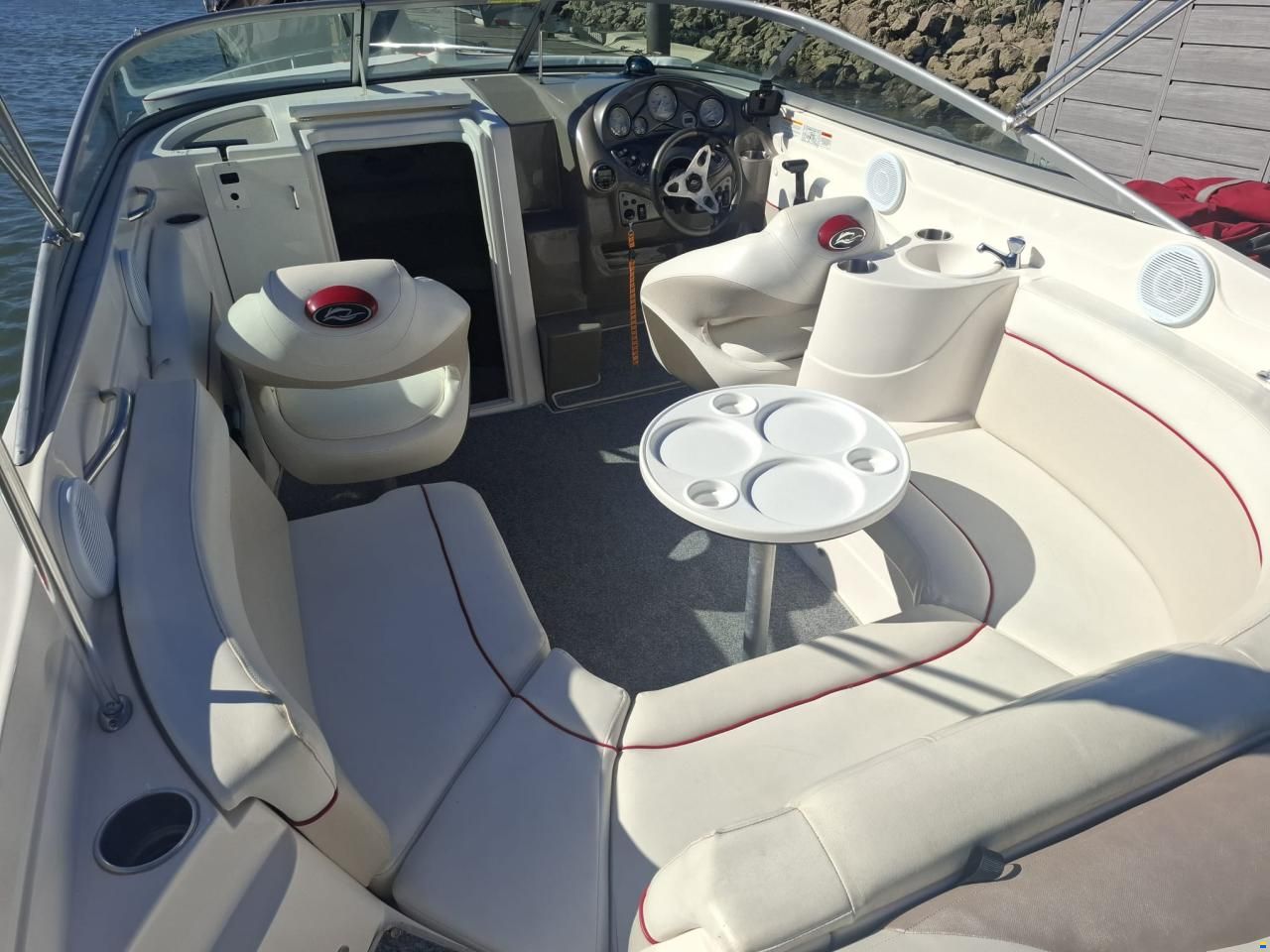Rinker 246 Captiva Cuddy