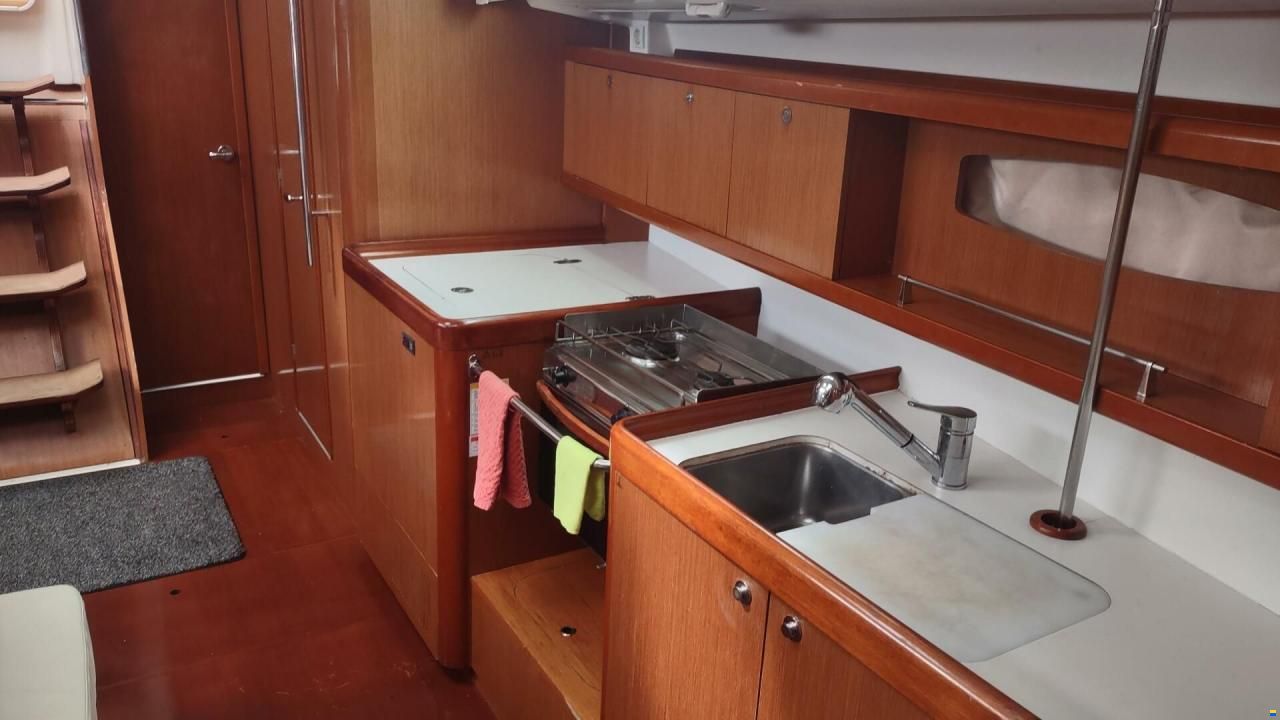 Beneteau Oceanis 43