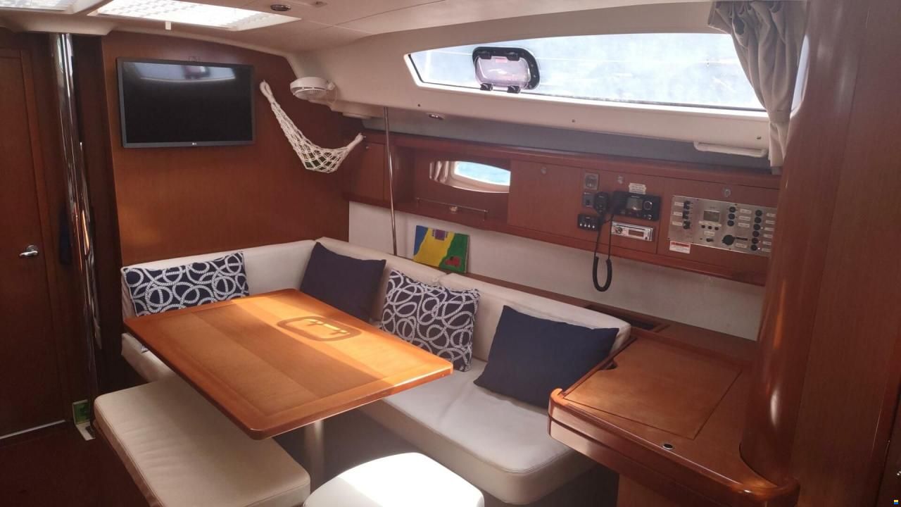 Beneteau Oceanis 43