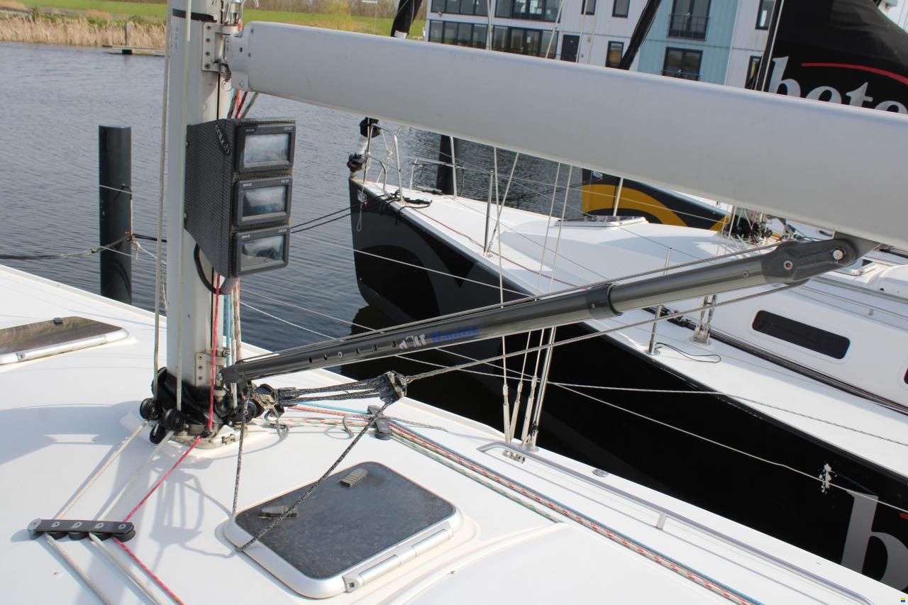 J Boats J109